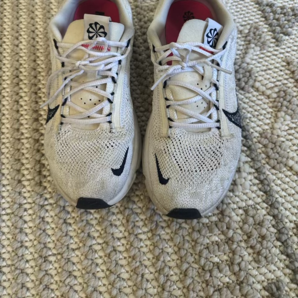 Good condition Nike women shoes